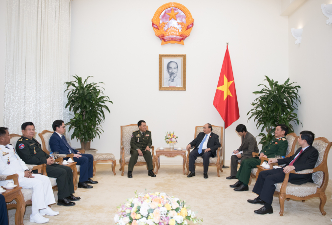 Thủ tướng Nguyễn Xu&acirc;n Ph&uacute;c mong muốn qu&acirc;n đội hai nước th&uacute;c đẩy hợp t&aacute;c đạt kết quả tốt đẹp hơn nữa, đ&oacute;ng g&oacute;p v&agrave;o mối quan hệ hai nước. Ảnh: VGP