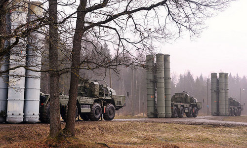 Xe bệ ph&oacute;ng thuộc tổ hợp S-300 Nga trong trạng th&aacute;i triển khai chiến đấu. Ảnh:&nbsp;Sputnik.