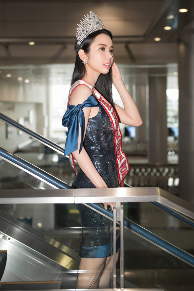 Huỳnh Vy đẹp rạng rỡ, đội vương miện Miss Tourism Queen Worldwide 2018 trở về nước