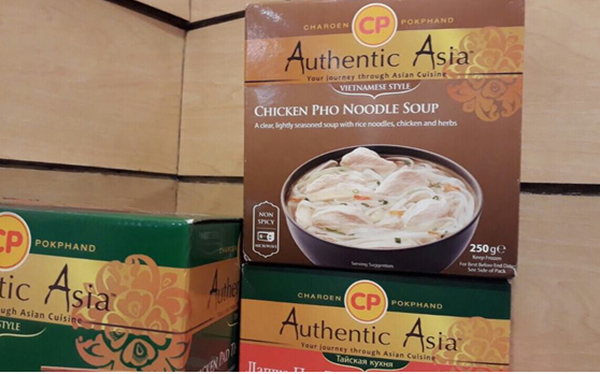 Dư luận x&ocirc;n xao trước c&acirc;u chuyện tập đo&agrave;n Charoen Pokphan Foods Plc (CPF) của Th&aacute;i Lan đ&atilde; xuất khẩu h&agrave;ng triệu g&oacute;i phở Việt sang Mỹ.