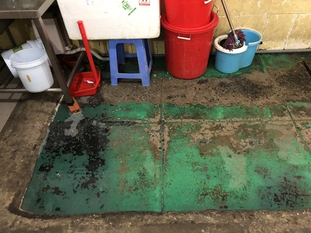 S&agrave;n khu vực sản xuất&nbsp;C&ocirc;ng ty TNHH Đồng Tiến xuống cấp