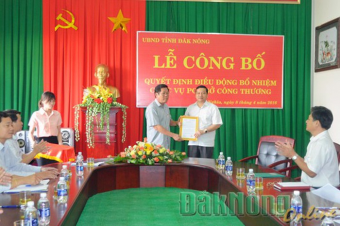 &Ocirc;ng Nguyễn Tiến Sơn được bổ nhiệm giữ chức Ph&oacute; Gi&aacute;m đốc Sở C&ocirc;ng Thương v&agrave;o ng&agrave;y 16/4/2016. Ảnh: Đắk N&ocirc;ng.