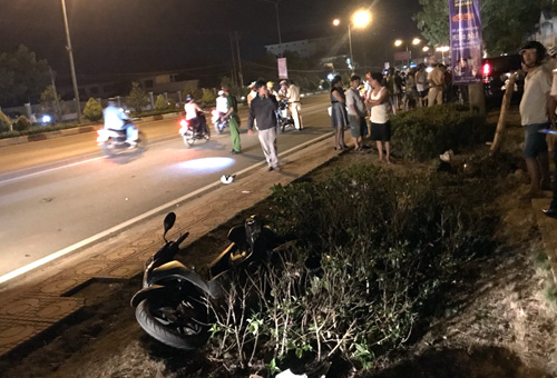 Hiện trường vụ tai nạn tr&ecirc;n quốc lộ 14. Ảnh:&nbsp;Văn Trăm.