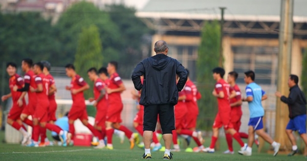 Xuân Trường dính chấn thương, HLV Park Hang Seo lo lắng