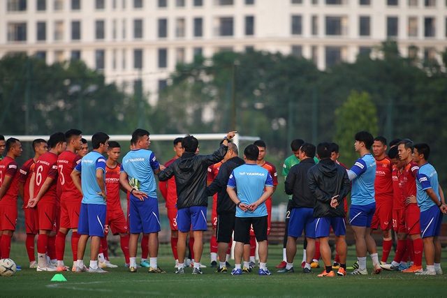 Các cầu thủ tập nặng sau một ngày nghỉ ngơi