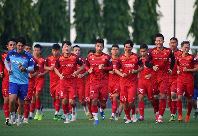 HLV Park Hang Seo chỉ cho báo chí tác nghiệp 10 phút đầu buổi tập