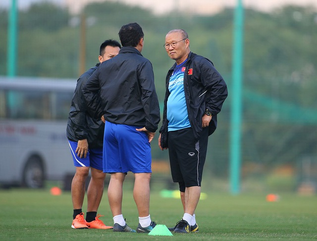 Thầy Park lo lắng về chấn thương của các học trò