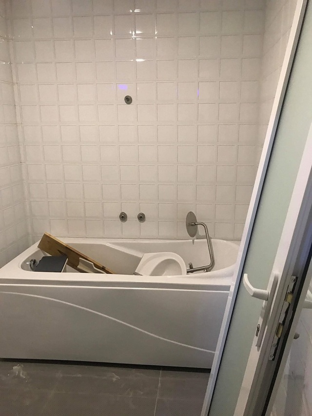 Nhiều tài sản bên trong ngôi nhà bị phá hủy.