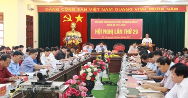 46 quan chức là lãnh đạo ở Hà Giang có con được nâng điểm là những ai?