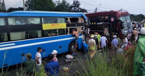 Kon Tum: Ít nhất 7 người nhập viện sau va chạm giữa 2 xe khách