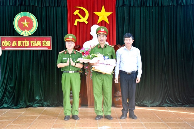 Lãnh đạo Công an tỉnh Quảng Nam thưởng nóng cho Công an huyện Thăng Bình