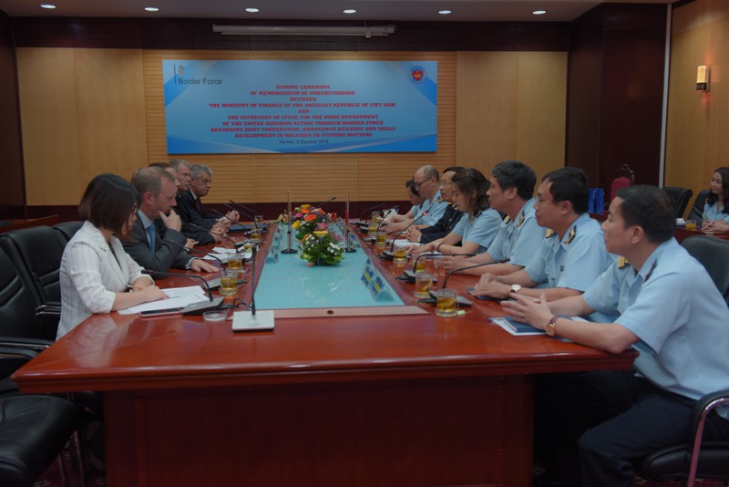 Quan hệ giữa Việt Nam v&agrave; Vương quốc Anh thời gian qua ph&aacute;t triển rất t&iacute;ch cực v&agrave; tốt đẹp. Hợp t&aacute;c song phương trong lĩnh vực kinh tế, thương mại đ&atilde; c&oacute; bước ph&aacute;t triển nhất định, đặc biệt l&agrave; từ sau khi hai nước k&yacute; Hiệp định đối t&aacute;c chiến lược năm 2010.