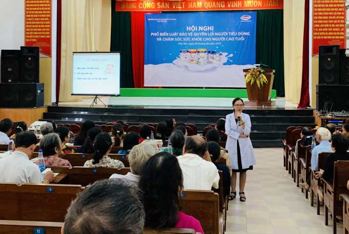 Các buổi hội thảo được tổ chức thường xuyên với nhiều nội dung hữu ích và các thông tin cần thiết giúp người cao tuổi chăm sóc sức khỏe tốt hơn.