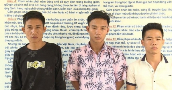 13 nữ nhân viên bị giam lỏng trong quán karaoke, bắt tiếp khách