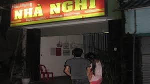 Vào nhà nghỉ với gái trẻ, cụ ông U70 tử vong nghi do 