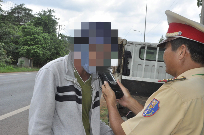 8C949518-F1B4-486B-8CD3-97ECC81FBD5B.