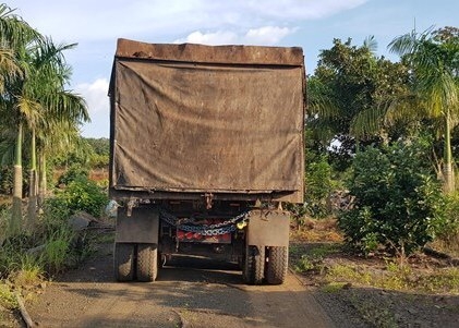 Bắt tài xế đổ trộm rác thải y tế và hàng chục tấn chất thải rắn nguy hại ra môi trường