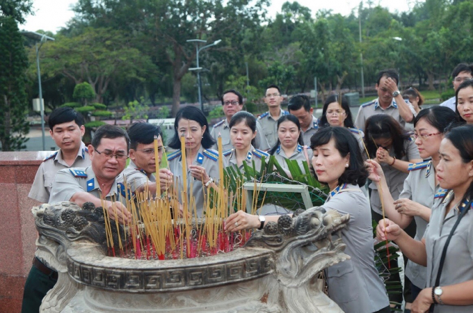 6D51D330-4794-49BA-8750-39C67CD04320.