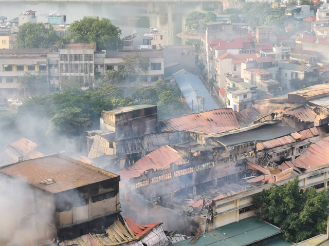 Cháy nhà máy Rạng Đông.