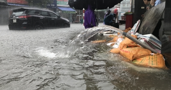 Lượng mưa kinh hoàng đến mức nào mà có thể “nhấn chìm” thành Vinh