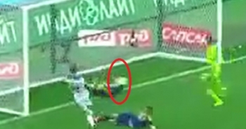 [Clip]: 2 pha cứu thua khó tin ngay trên vạch vôi của cầu thủ Evgeny Chernov