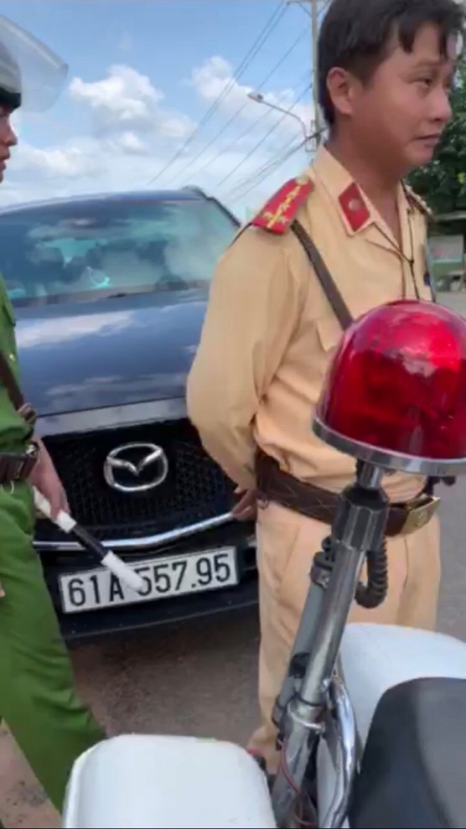 E7DE0D21-462B-4041-B1FB-01A2A9F5FB3C.