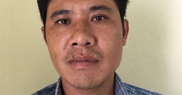 Khách nhanh tay “chôm” bọc tiền hơn 100 triệu đồng khi chủ cửa hàng vừa đánh rơi