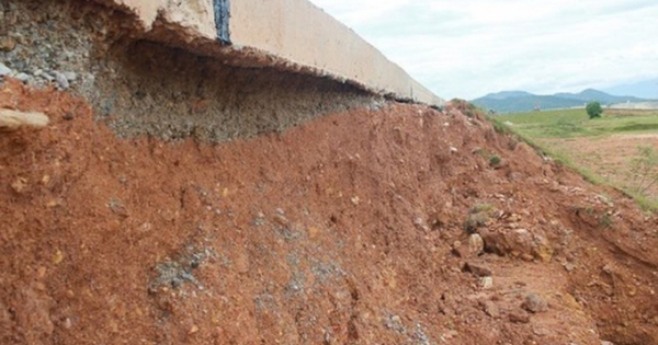 Bắc Giang: Một số công trình cải tạo kênh tưới tiêu có vết nứt và chậm tiến độ