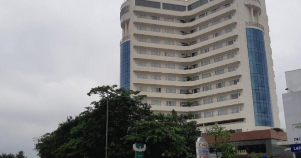 Rơi từ tầng 8 khách sạn, một cán bộ trường Đại học sư phạm kỹ thuật Vinh tử vong