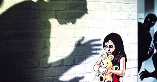 Băn khoăn trước việc hôn cổ người dưới 16 tuổi bị coi là dâm ô