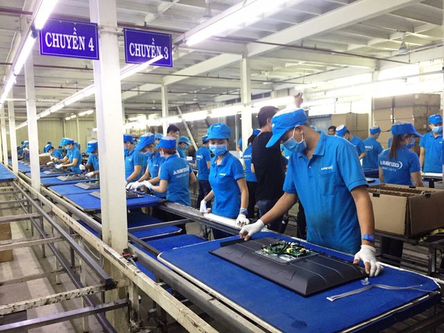 Nhiều người lao động của Công ty Asanzo và các công ty trực thuộc tập đoàn này lại là người đại diện của các công ty nhập khẩu hàng hóa cho Asanzo. Ảnh: Đại Việt