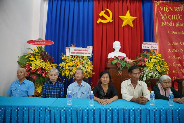 Các nạn nhân được xin lỗi (ảnh: H.Y).