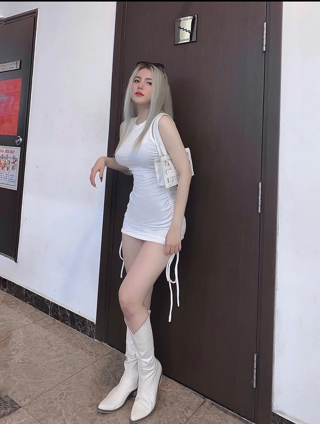 Ngọc Khanh sở hữu vóc dáng gợi cảm và phong cách thời trang cá tính.