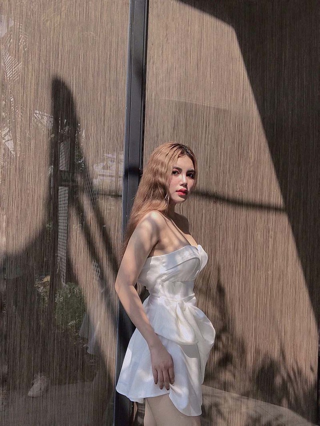 Ngọc Khanh cũng lắng nghe những ý kiến của mọi người để dần hoàn thiện bản thân nhiều hơn.