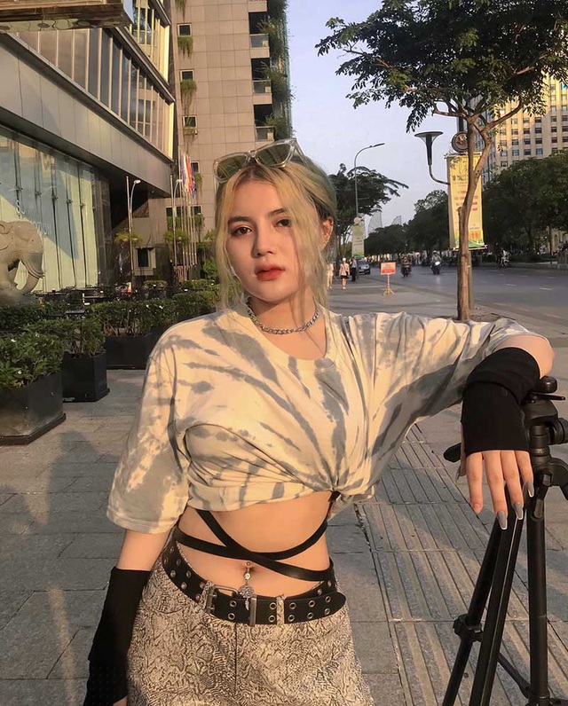 Nữ sinh này cũng luôn biết cách để làm mới bản thân.