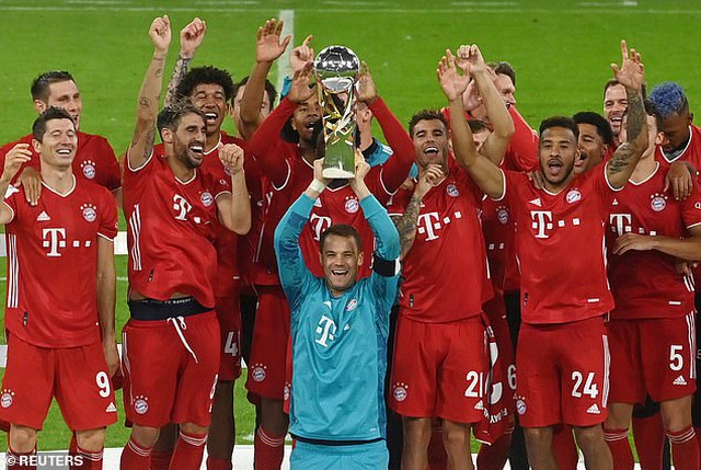 Niềm vui của các cầu thủ Bayern Munich khi lần lượt thâu tóm chức vô địch Champions League, Siêu cúp châu Âu và Siêu cúp Đức
