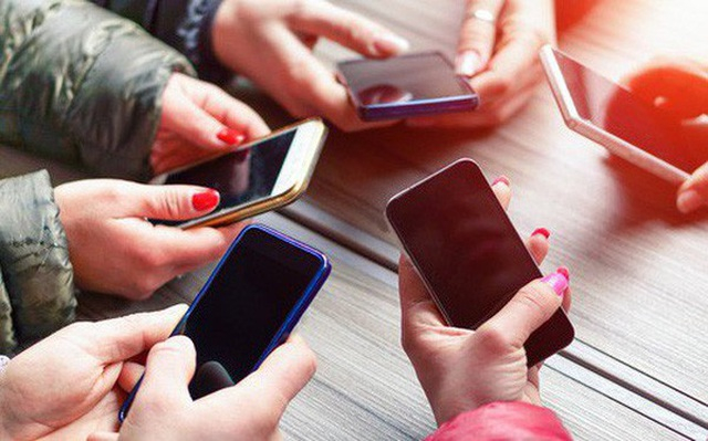 Bộ GD&amp;amp;ĐT sẽ ban hành hướng dẫn cụ thể về việc sử dụng điện thoại cho học sinh học tập.