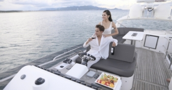 Ngắm cảnh biển trời trên du thuyền triệu USD FLC Albatross: Trải nghiệm đắt giá lần đầu xuất hiện tại Quy Nhơn