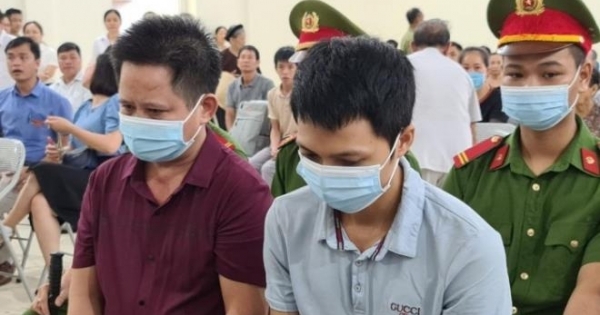 Chủ quán nướng bắt khách quỳ gối xin lỗi bị tuyên phạt 12 tháng tù giam