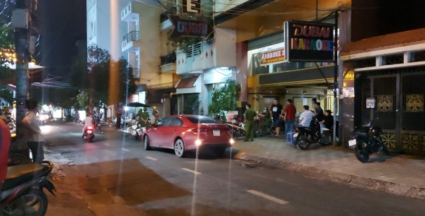 TP HCM: Nhóm thanh niên nổ súng hỗn chiến tại quán karaoke khai gì?