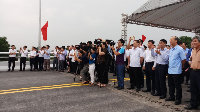 Tham dự buổi lễ có nhiều đồng chí lãnh đạo tỉnh, thành phố, các vị khách quý và các cơ quan báo đài.