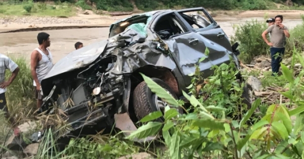 Thông tin mới nhất vụ chiếc xe bán tải chở 3 thầy cô lật xuống vực sâu tại Nghệ An