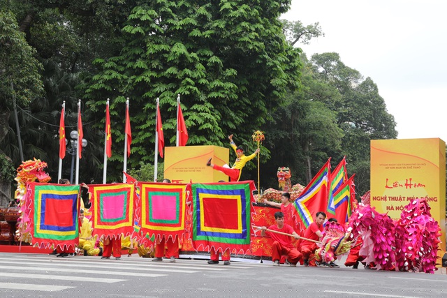 Nhiều đội huy động lượng nhân sự tham gia biểu diễn rất hùng hậu.