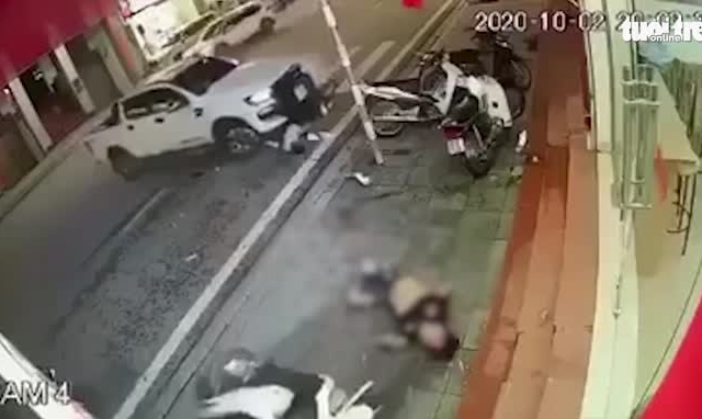 Clip: Kinh hoành cảnh xe máy lao