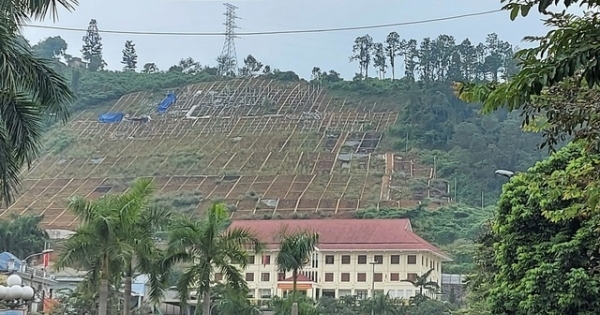 Hòa Bình tháo dỡ chữ, dừng thi công khẩu hiệu 11 từ hơn 10 tỷ đồng