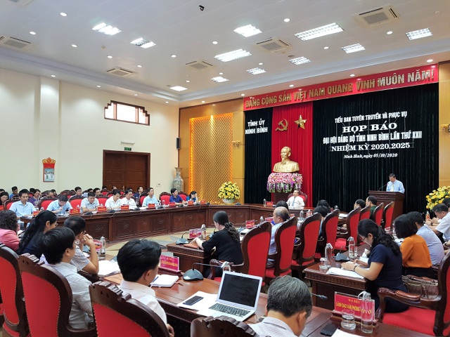 Quang cảnh buổi họp báo đại hội Đảng bộ tỉnh Ninh Bình lần thứ XXII diễn ra ngày 5/10.