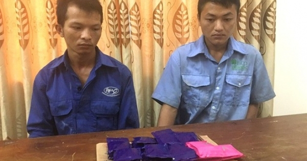 Xuyên rừng cùng 30 gói ni lông chứa đầy ma túy