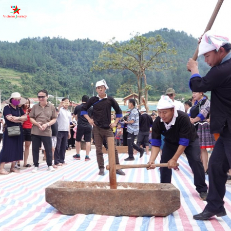 Du khách còn được trải nghiệm các nét văn hóa độc đáo và sinh hoạt thường ngày của người dân địa phương