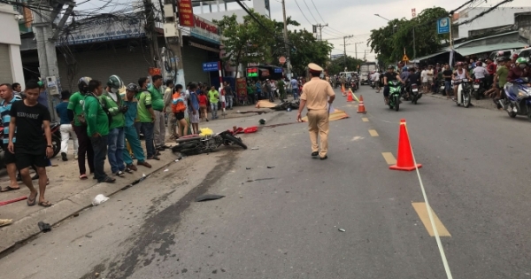 Bình Dương: Ô tô tông 2 xe máy, nam sinh lớp 12 cùng tài xế Grabbike tử vong tại chỗ