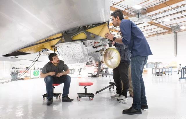 Chiếc máy bay có thể hoạt động liên tục trong nhiều tháng mới phải quay trở lại mặt đất để bảo dưỡng